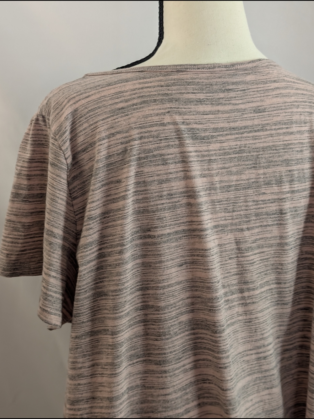 Lularoe Classic Tee Relaxed Scoop Neck Short Sleeve Tee in Blush Heather Size 1X - Picture 8 of 13